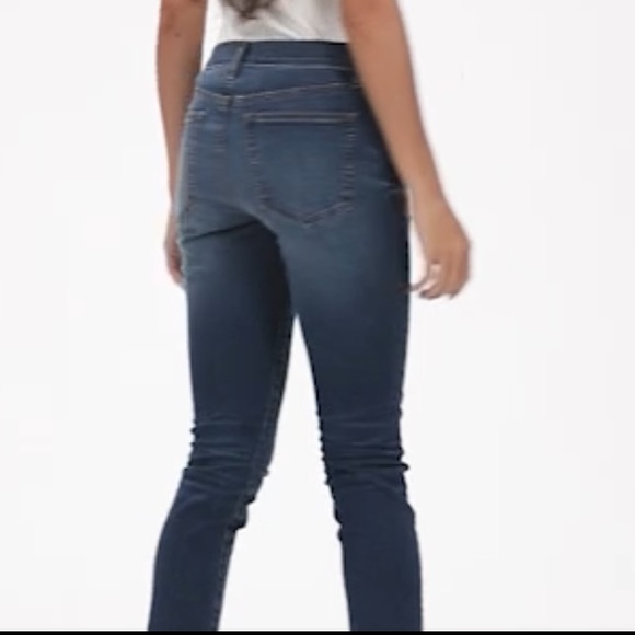 Gap Mid Rise Jeans. Equal to size 7/8 - Picture 4 of 12